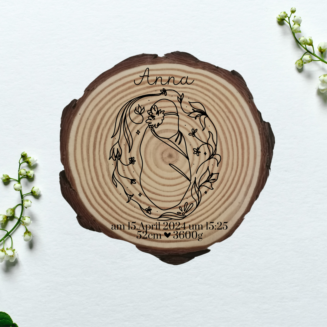 Gravierte Holzscheibe zur Geburt – personalisiertes Babygeschenk mit Name & Geburtsdatum – Erinnerung Baby – Naturholz Dekoration