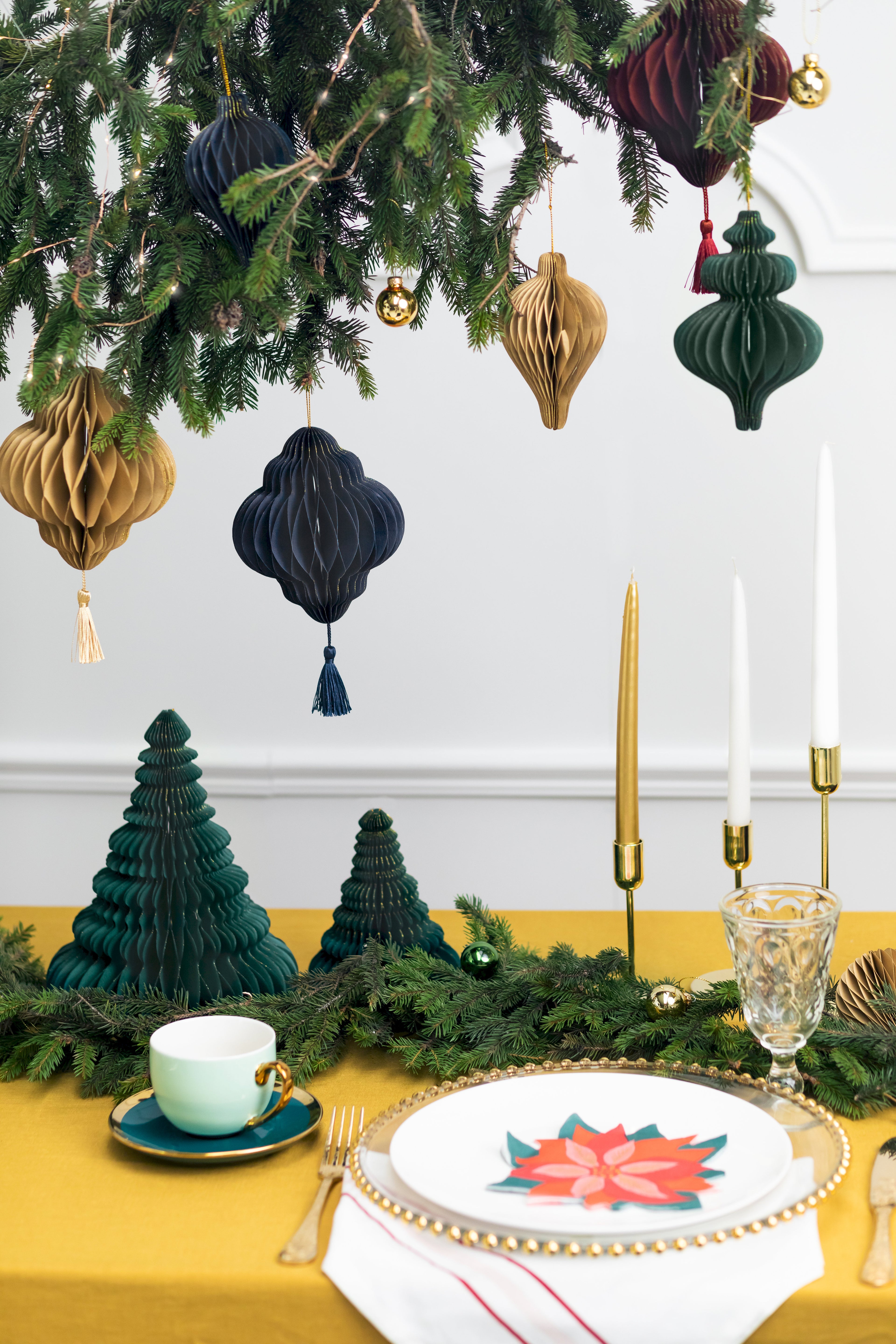 Waben‑Papierornament „Sopelek“ – Flaschengrün, 10 × 15 cm | Honeycomb Hängedeko für Weihnachten, Party & Zuhause