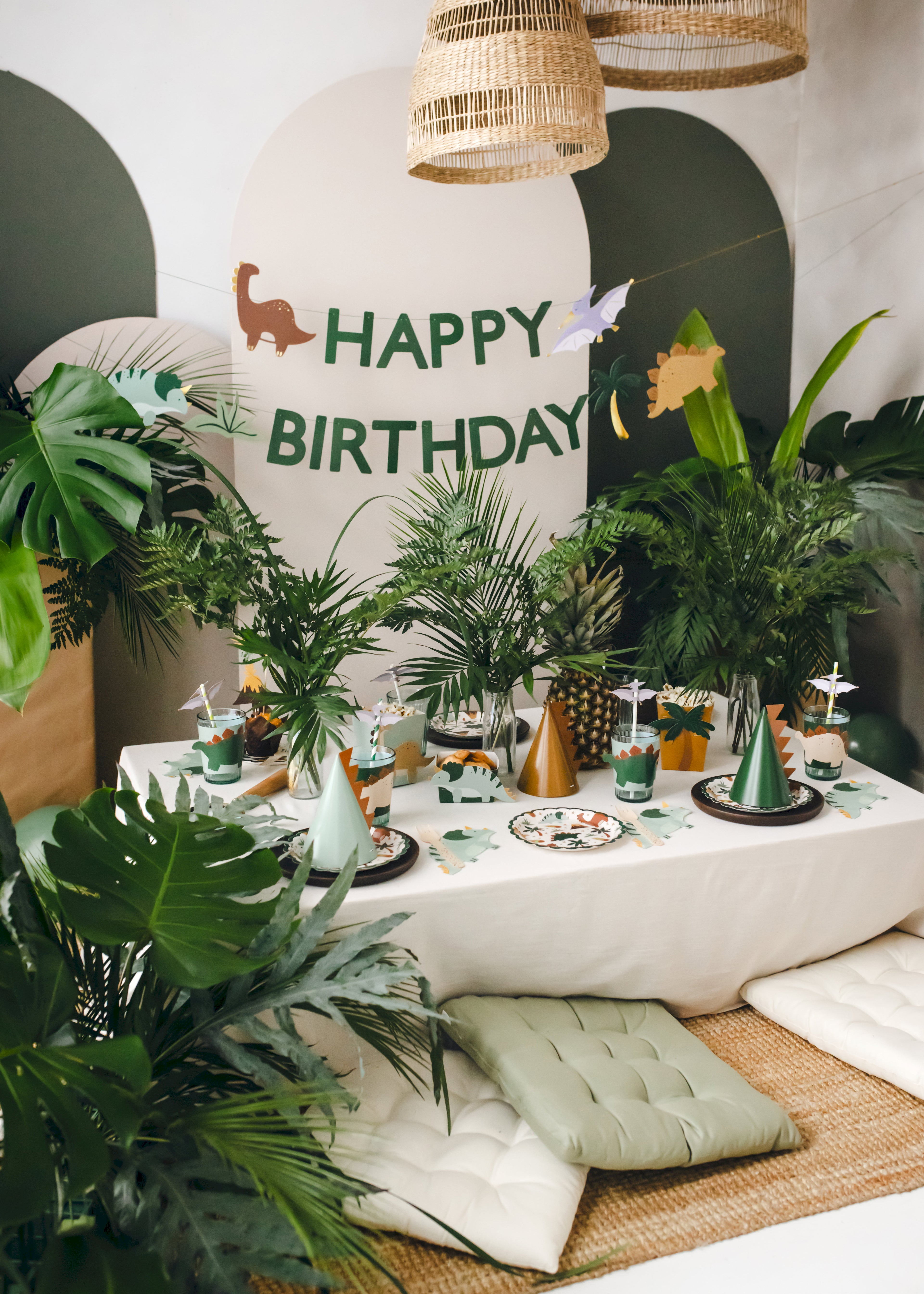 Dinosaurier‑Partyhüte – 6er Set | Papierhüte in Farbmix, Höhe 14 cm, Ø 11 cm | DIY zum Selbstzusammenbauen