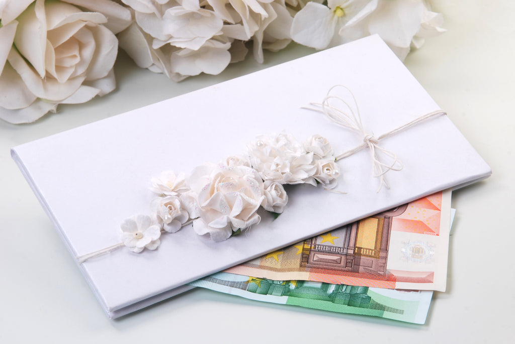 Dekoratives Geldkästchen „Schönes Herz“ – 10,5 × 19,5 cm | Perlmuttweiß mit Blumen, Leinenschnur & Wunschkarte