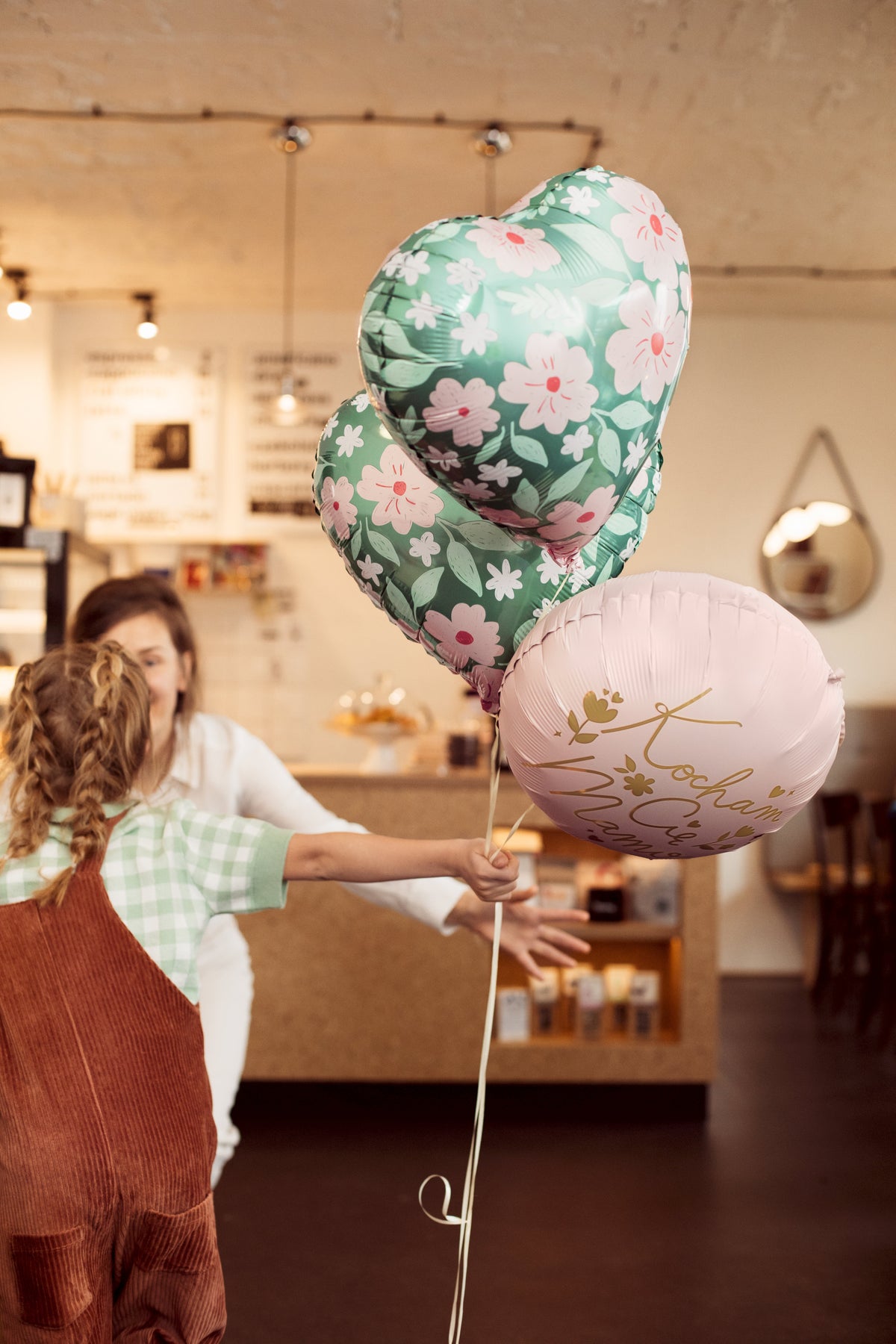 Herz-Folienballon mit Blumen 45 cm - floraler Herzballon in verschiedenen Farben, für Helium und Luft, Hochzeits- und Geburtstagsdeko