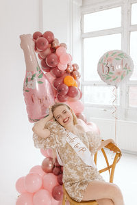 Folienballon „Bride to Be“ – Weiß mit roségoldenem Schriftzug | 45 cm (35 cm aufgeblasen) | Helium & Luft | JGA, Bridal Shower, Hochzeit