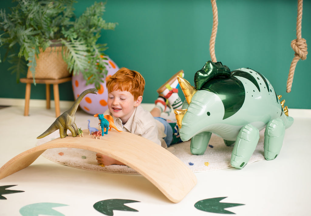 Triceratops-Folienballon groß 101 × 60,5 cm (aufgeblasen ca. 93 × 49 cm) – Grün, Luftfüllung inkl. Strohhalm, Dino-Party Deko