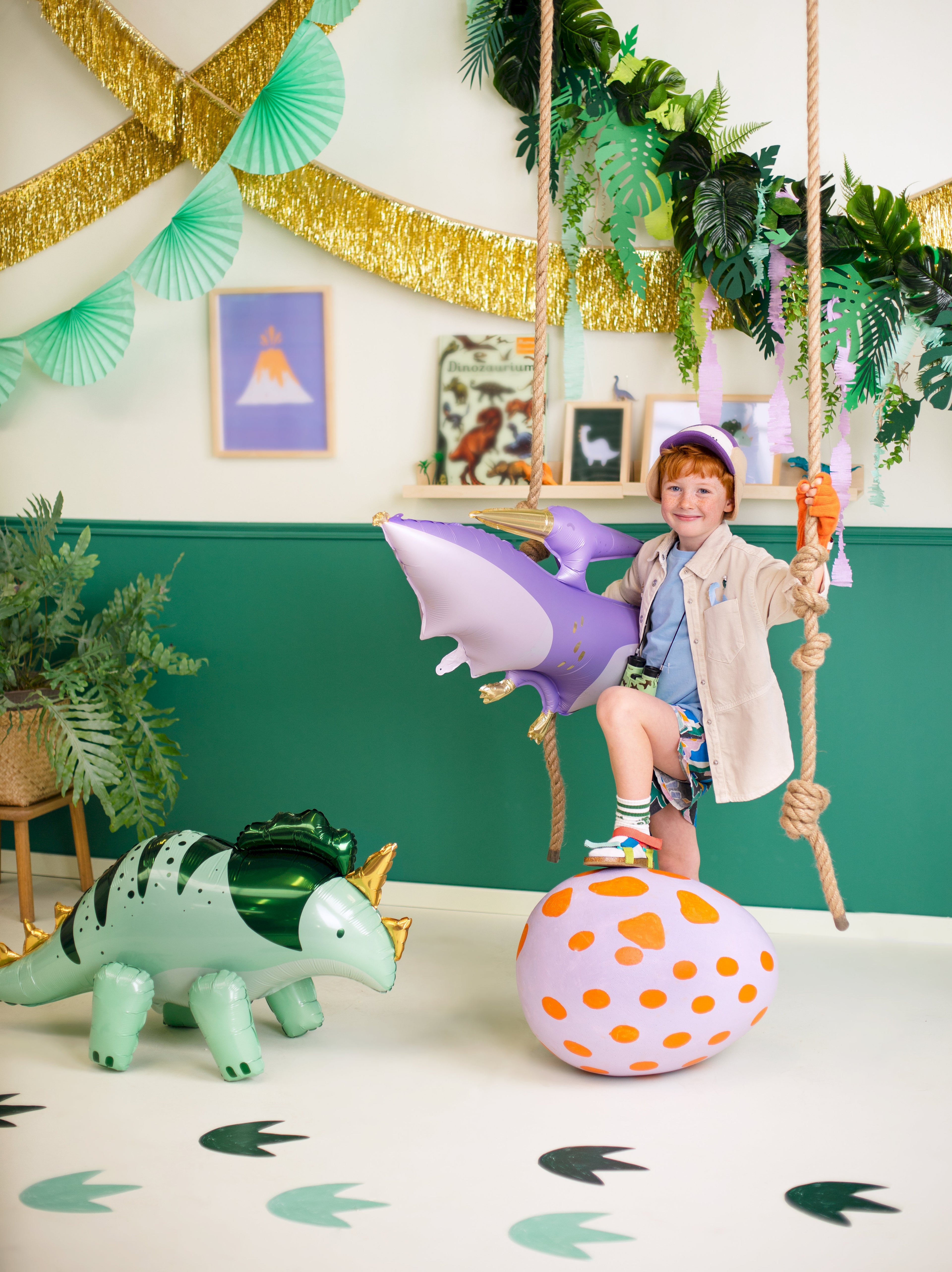 Triceratops-Folienballon groß 101 × 60,5 cm (aufgeblasen ca. 93 × 49 cm) – Grün, Luftfüllung inkl. Strohhalm, Dino-Party Deko