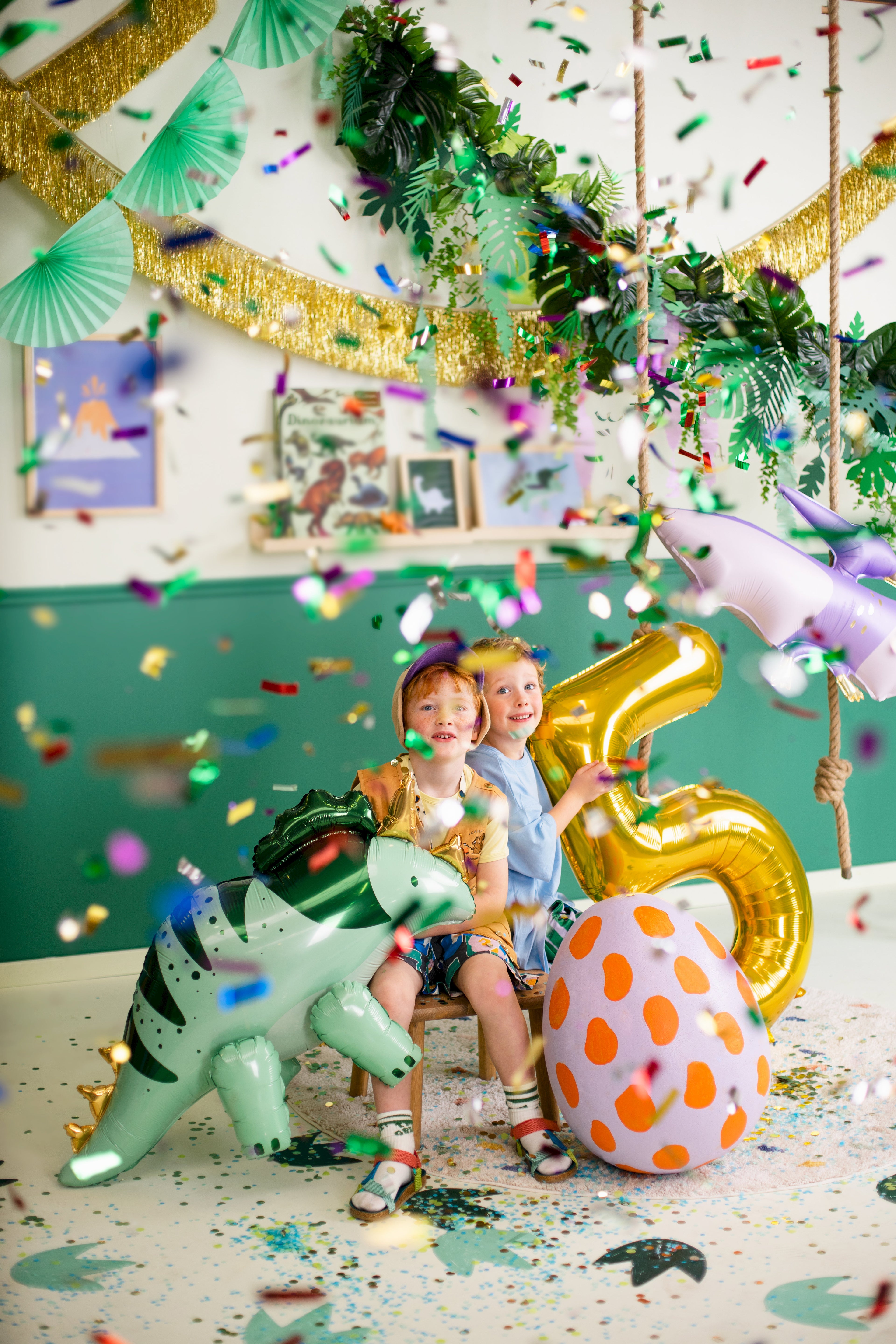 Triceratops-Folienballon groß 101 × 60,5 cm (aufgeblasen ca. 93 × 49 cm) – Grün, Luftfüllung inkl. Strohhalm, Dino-Party Deko