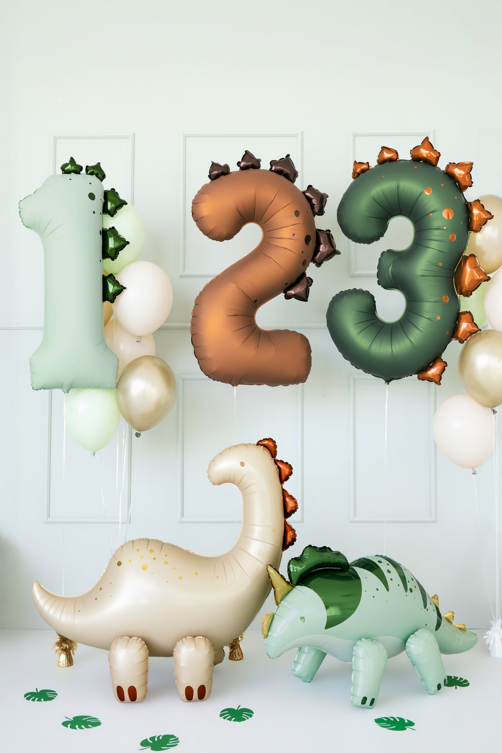 Triceratops-Folienballon groß 101 × 60,5 cm (aufgeblasen ca. 93 × 49 cm) – Grün, Luftfüllung inkl. Strohhalm, Dino-Party Deko
