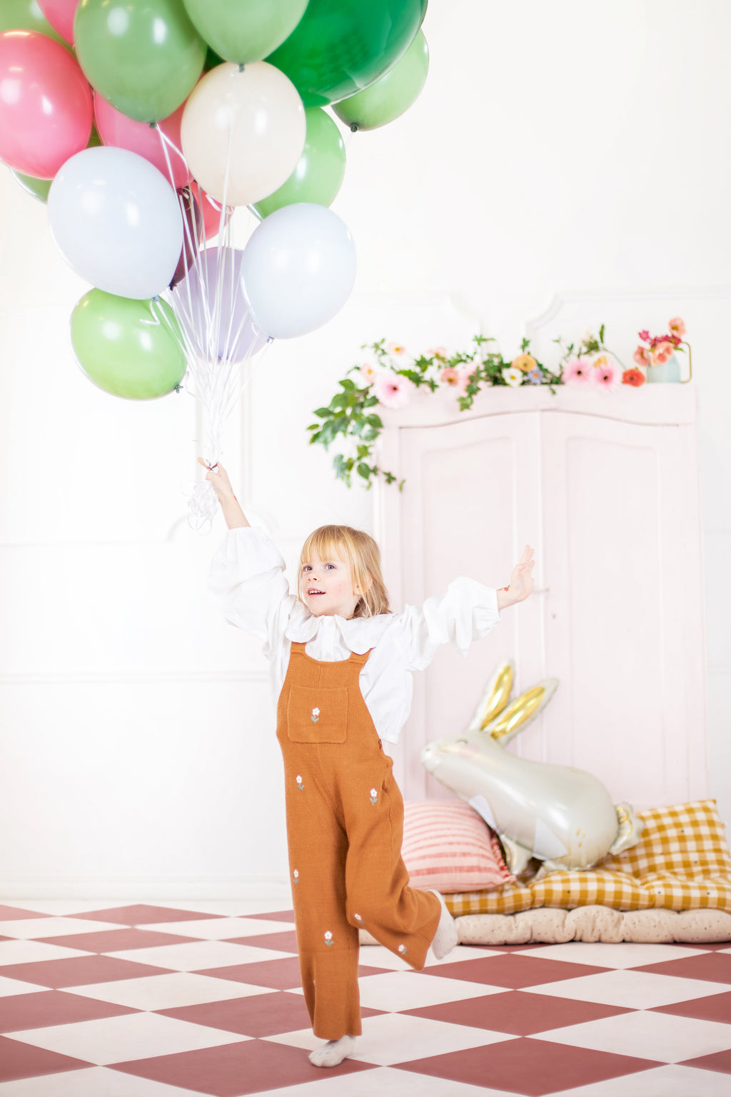 Hasen‑Folienballon – 67 × 88 cm | Farbmix | Für Helium & Luft, inkl. Strohhalm | Oster‑ & Kinderparty
