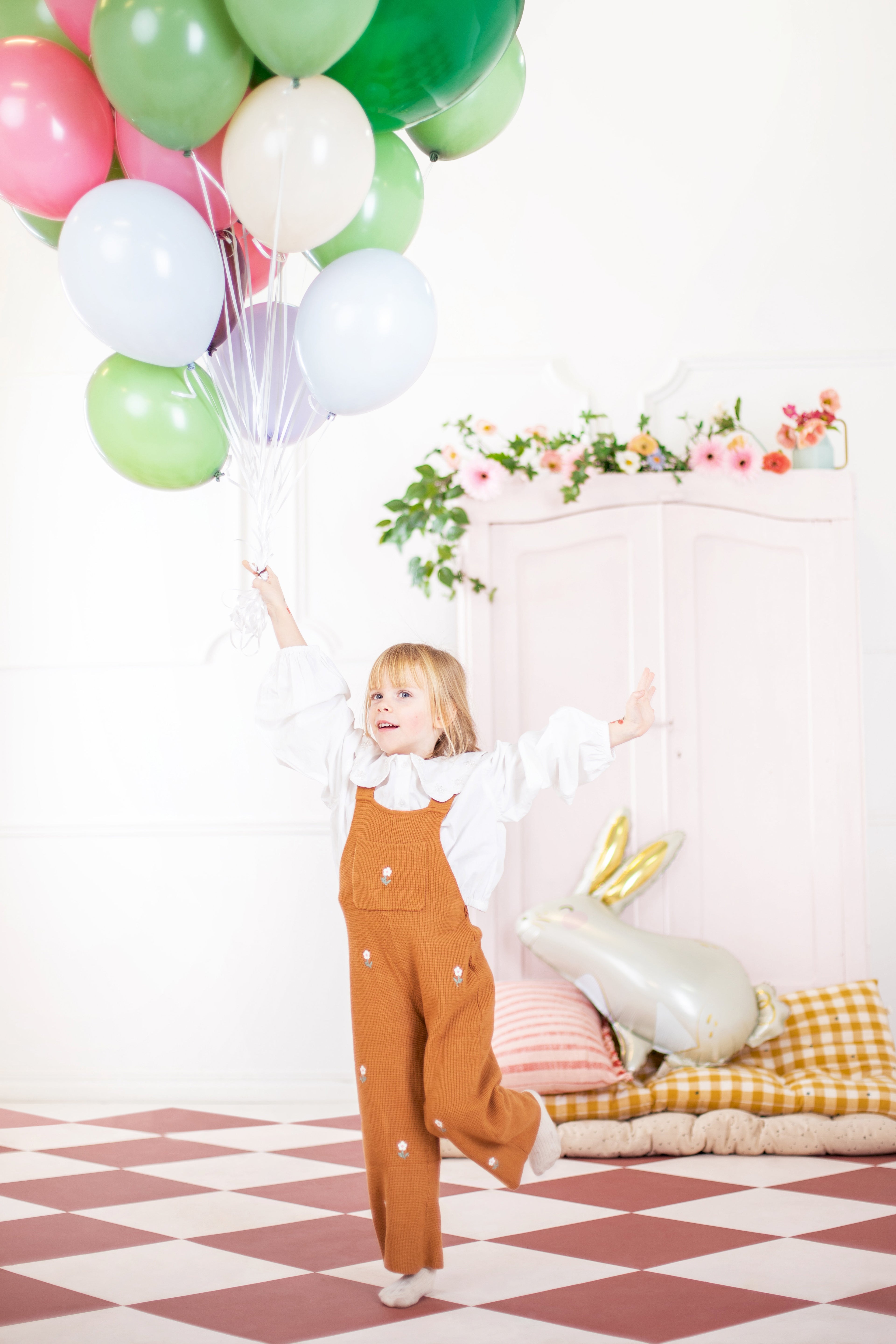 Hasen‑Folienballon – 67 × 88 cm | Farbmix | Für Helium & Luft, inkl. Strohhalm | Oster‑ & Kinderparty