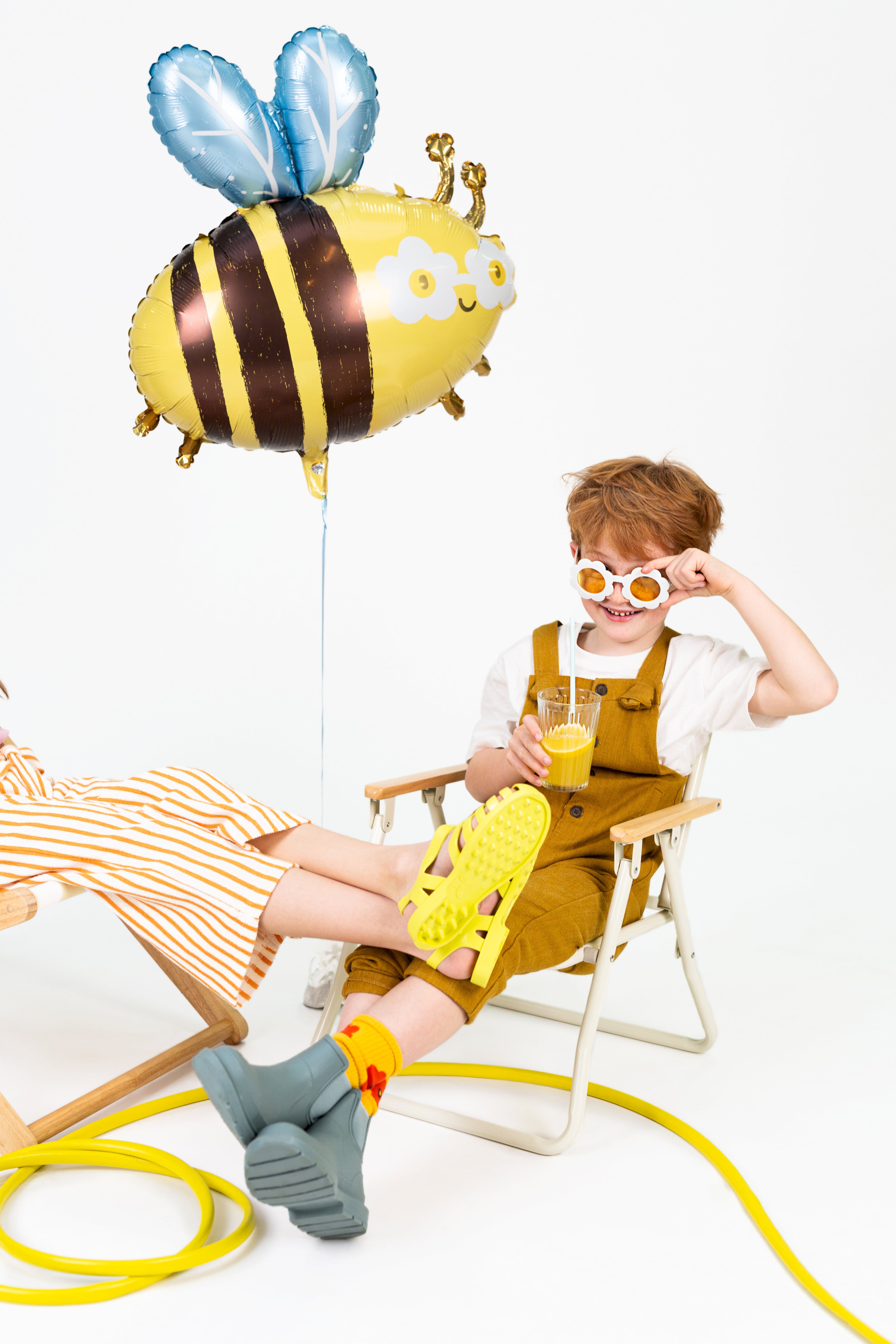 Bienen‑Folienballon – 63,5 × 72 cm (55 × 56 cm aufgeblasen) | Süßer Bee Ballon für Kindergeburtstag, Sommerfest & Gartenparty | Helium oder Luft, inkl. Strohhalm