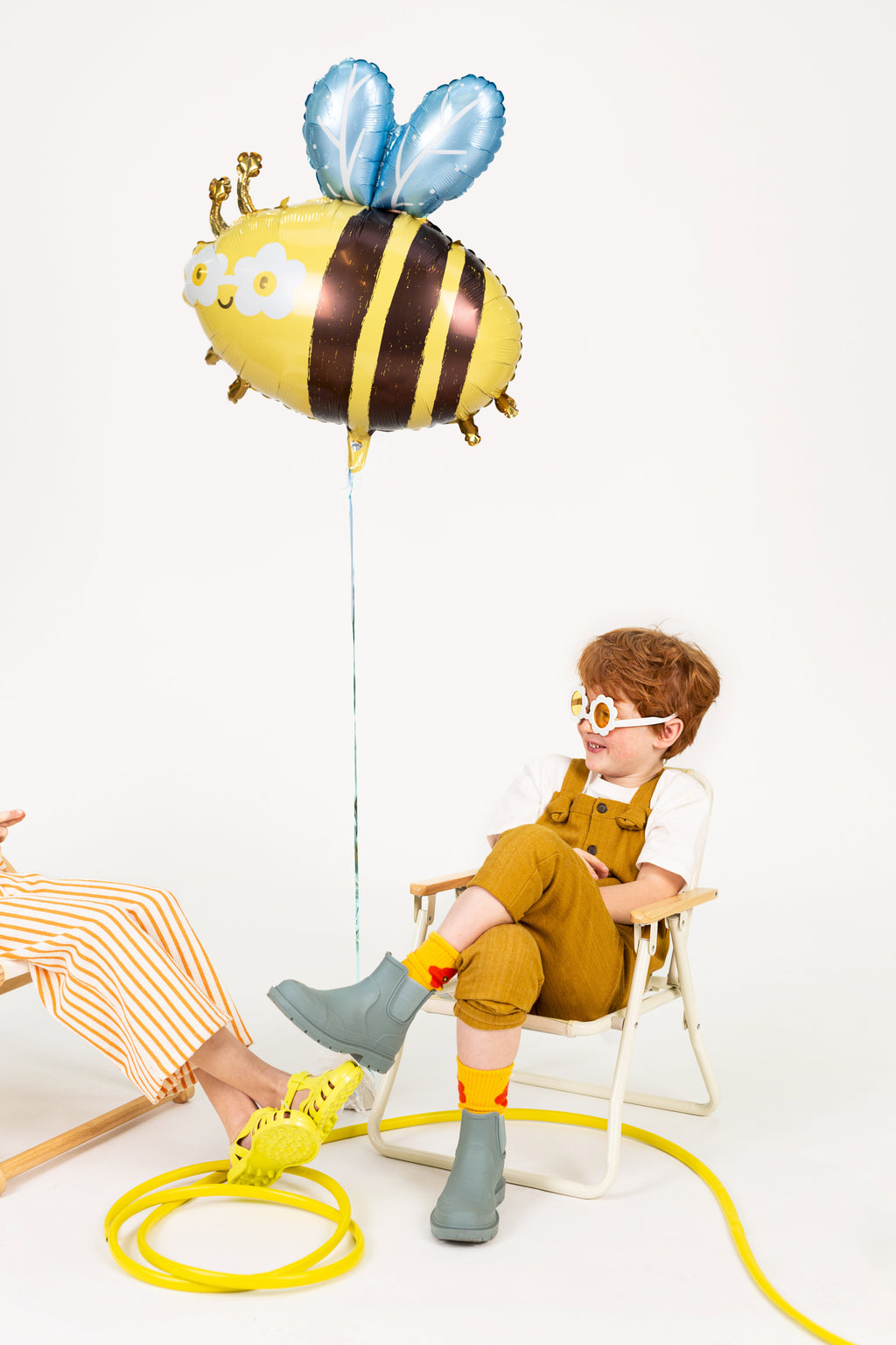 Bienen‑Folienballon – 63,5 × 72 cm (55 × 56 cm aufgeblasen) | Süßer Bee Ballon für Kindergeburtstag, Sommerfest & Gartenparty | Helium oder Luft, inkl. Strohhalm