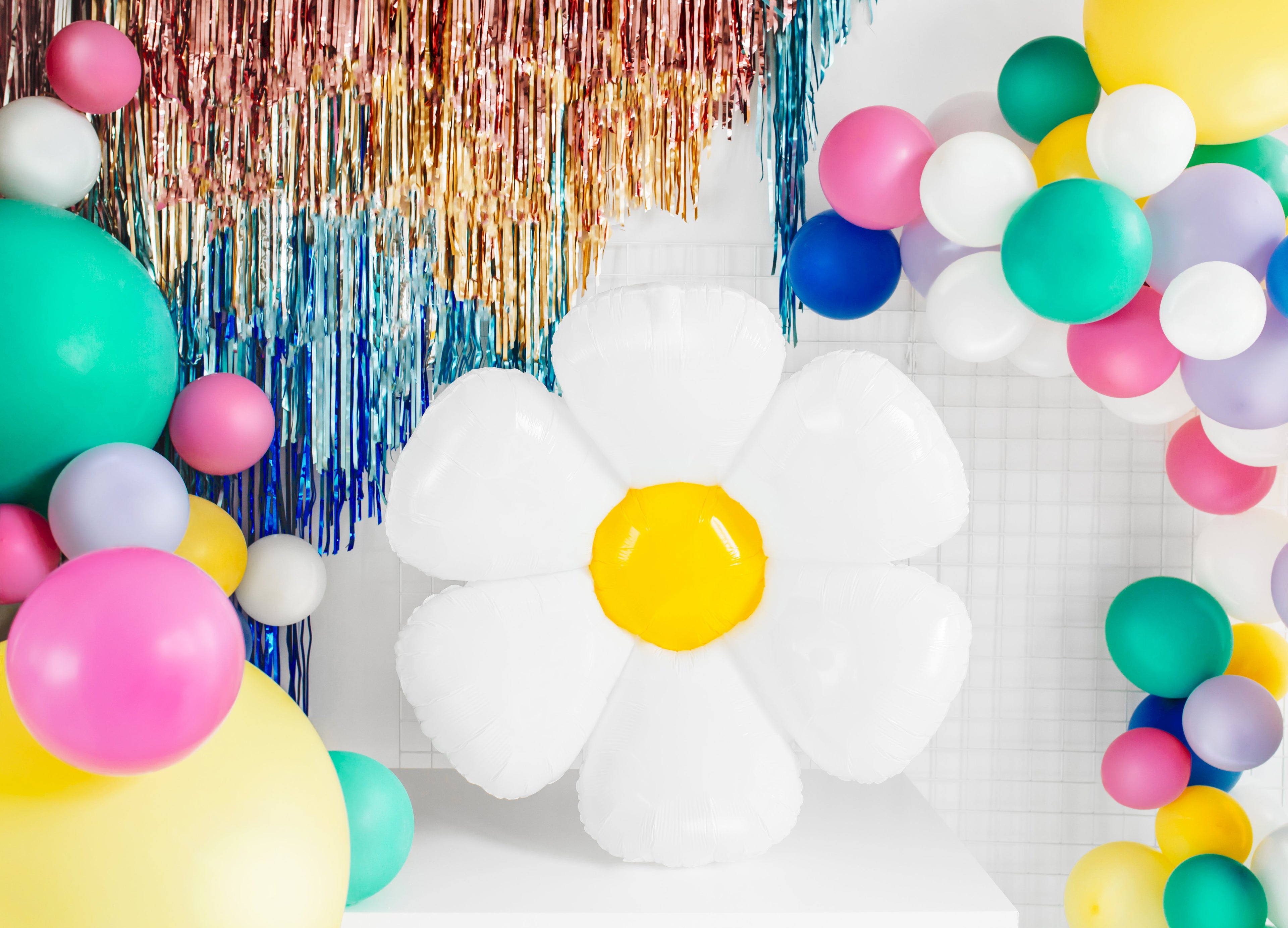 Gänseblümchen-Folienballon XXL 97 x 103 cm - weiß-gelbe Blumen-Deko, für Helium und Luft, Geburtstag und Sommerparty