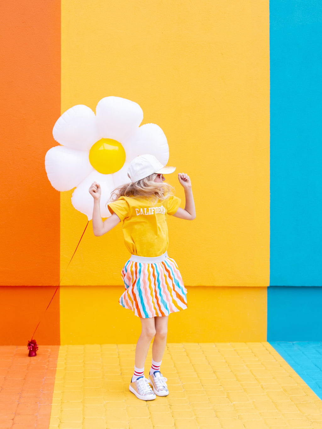 Gänseblümchen-Folienballon XXL 97 x 103 cm - weiß-gelbe Blumen-Deko, für Helium und Luft, Geburtstag und Sommerparty