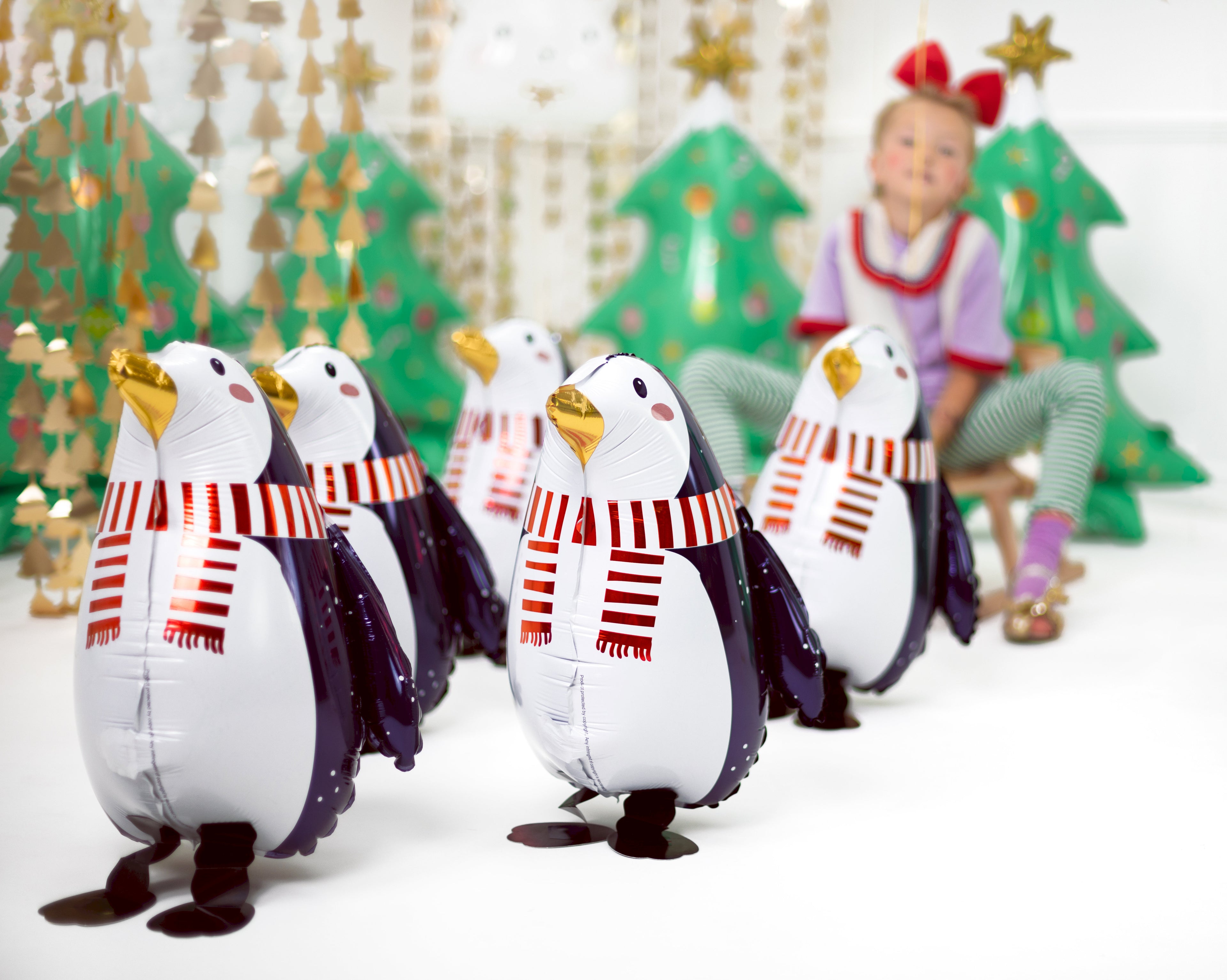 Pinguin‑Folienballon – 29 × 42 cm | Glänzender Motivballon im Farbmix für Winter, Weihnachten & Kindergeburtstag