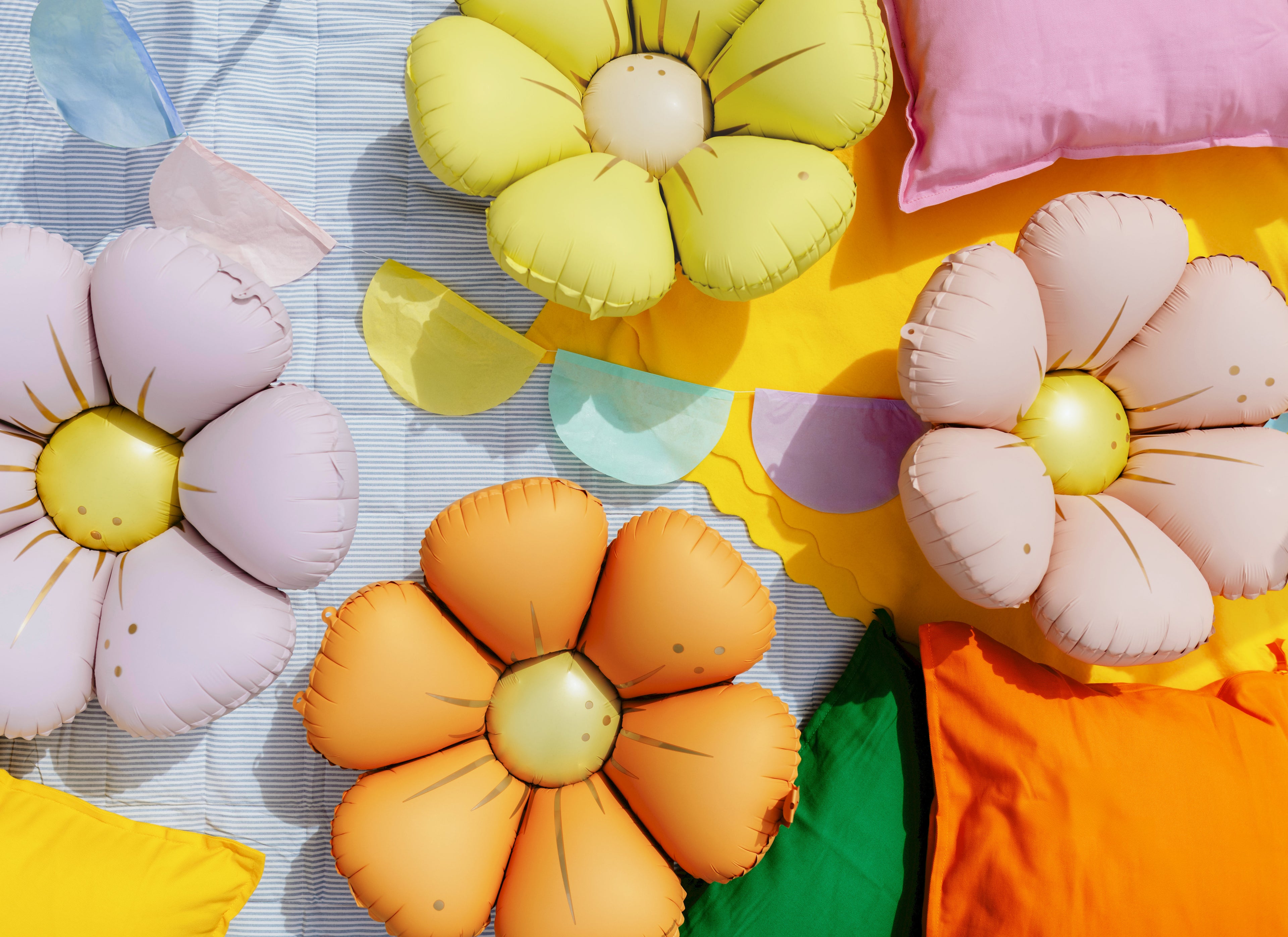Gänseblümchen Folienballons für Girlanden – 4er Set | Ø 65/45 cm | Luftfüllung | Pastell (Gelb, Hellorange, Puderrosa, Helllila)