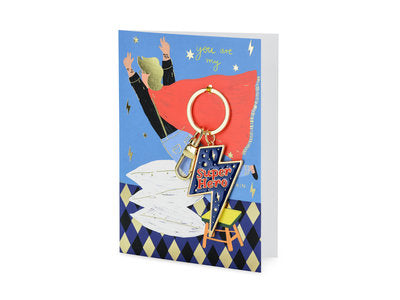 Karte mit „Super Hero“ Schlüsselanhänger – 12×16 cm | Blitz‑Anhänger Gold | Geschenk für Kinder & Erwachsene | Superheld Karte inkl.Umschlag