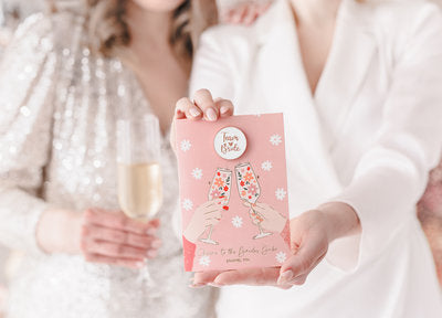 Bride und Team Bride Anstecknadel – Karte mit Metallic‑Print & Pin | JGA Accessoire | „Bride“ oder „Team Bride“ | 10,5 × 15 cm Geschenkset