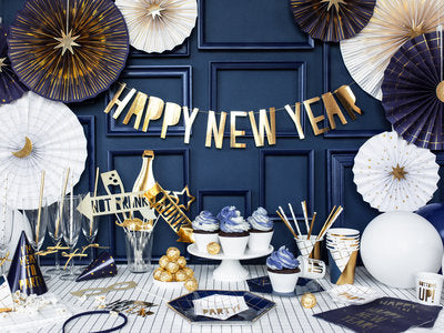 Foto‑Requisiten „Let’s Celebrate“ – 8‑teiliges Set in Gold | Party‑Props zum Selbstmontieren | 21–42 cm | Fotobox, Geburtstag, Hochzeit