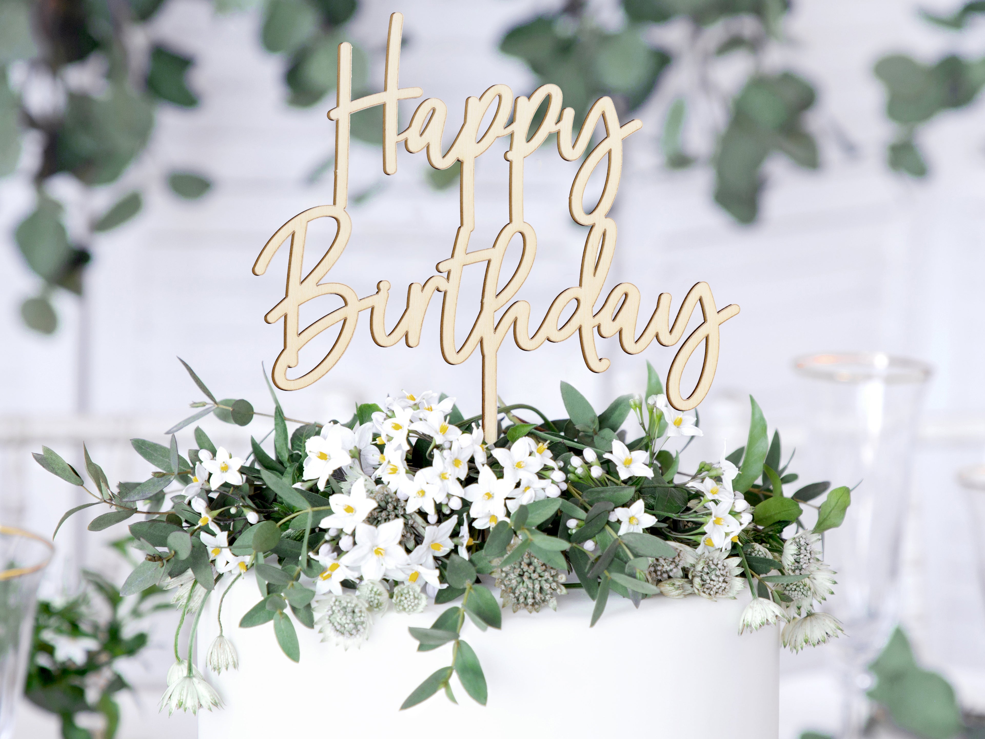 Holz Kuchen Topper „Happy Birthday“ – 15 × 16,5 cm | Wiederverwendbarer Tortenaufsatz aus Holz für Geburtstag