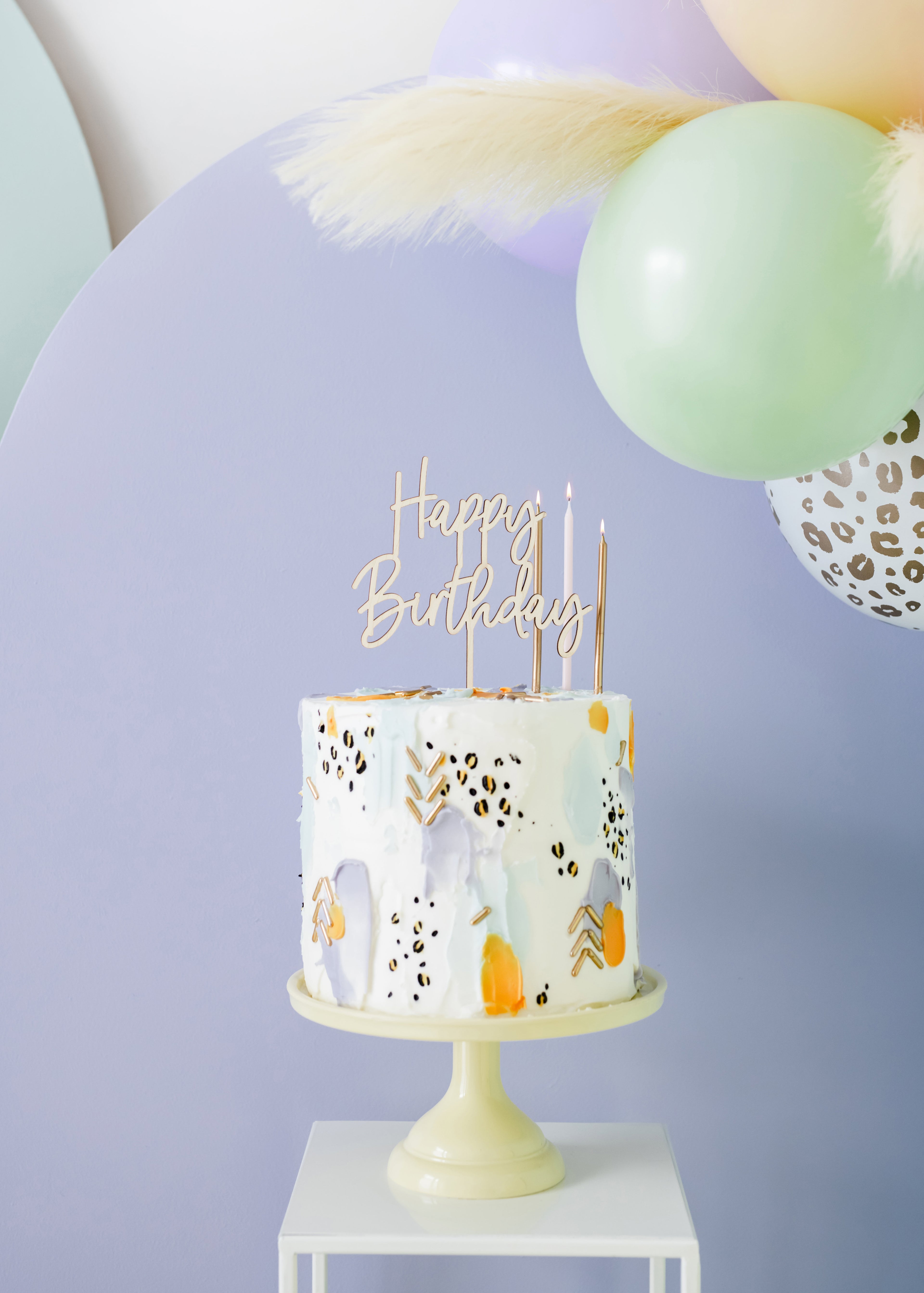 Holz Kuchen Topper „Happy Birthday“ – 15 × 16,5 cm | Wiederverwendbarer Tortenaufsatz aus Holz für Geburtstag