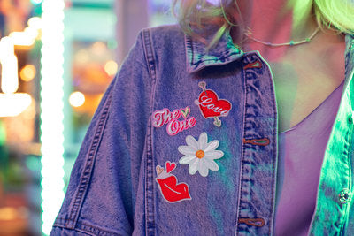 Bügelbilder „I Love“ – 4er Set Aufnäher im Farbmix | Zum Aufbügeln für Kleidung & Taschen | 5,5–6,5 × 3,5–4,5 cm | DIY , Upcycling