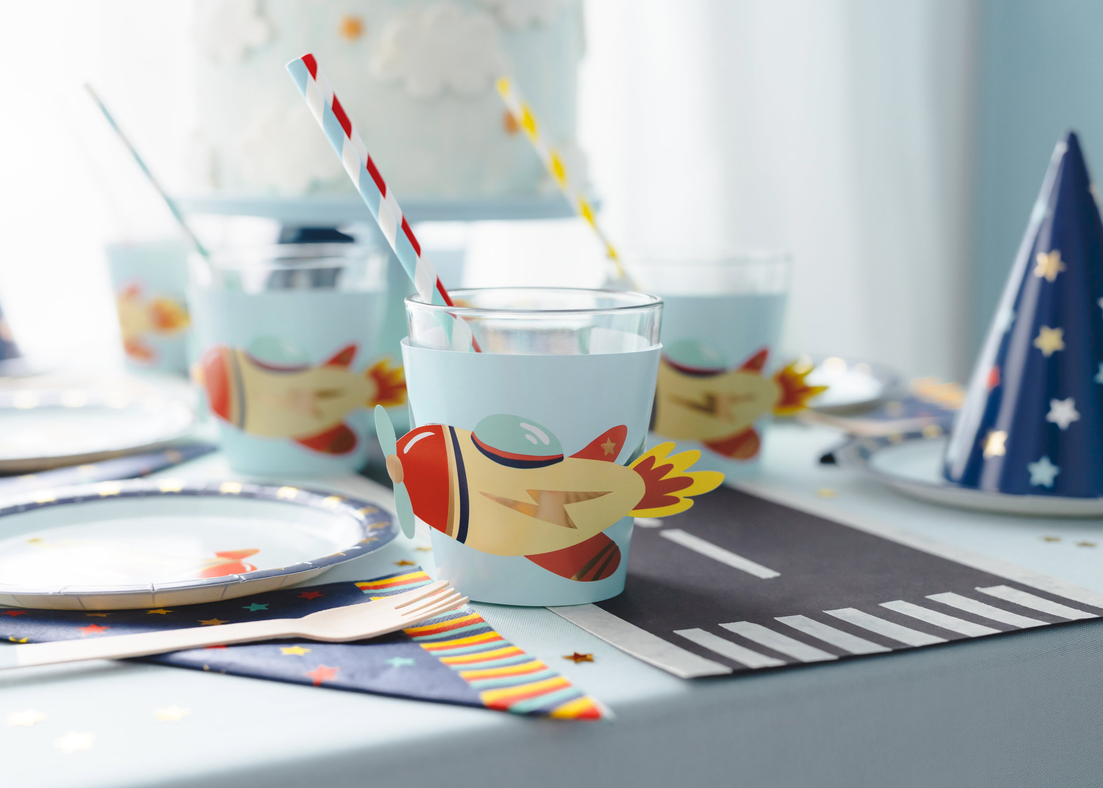 Flugzeug‑Becherdeckel – 6er Set | Aufsätze für Partybecher im Farbmix | DIY, ca. 23 × 9,5 cm (flach) | Kindergeburtstag & Reise‑Mottoparty