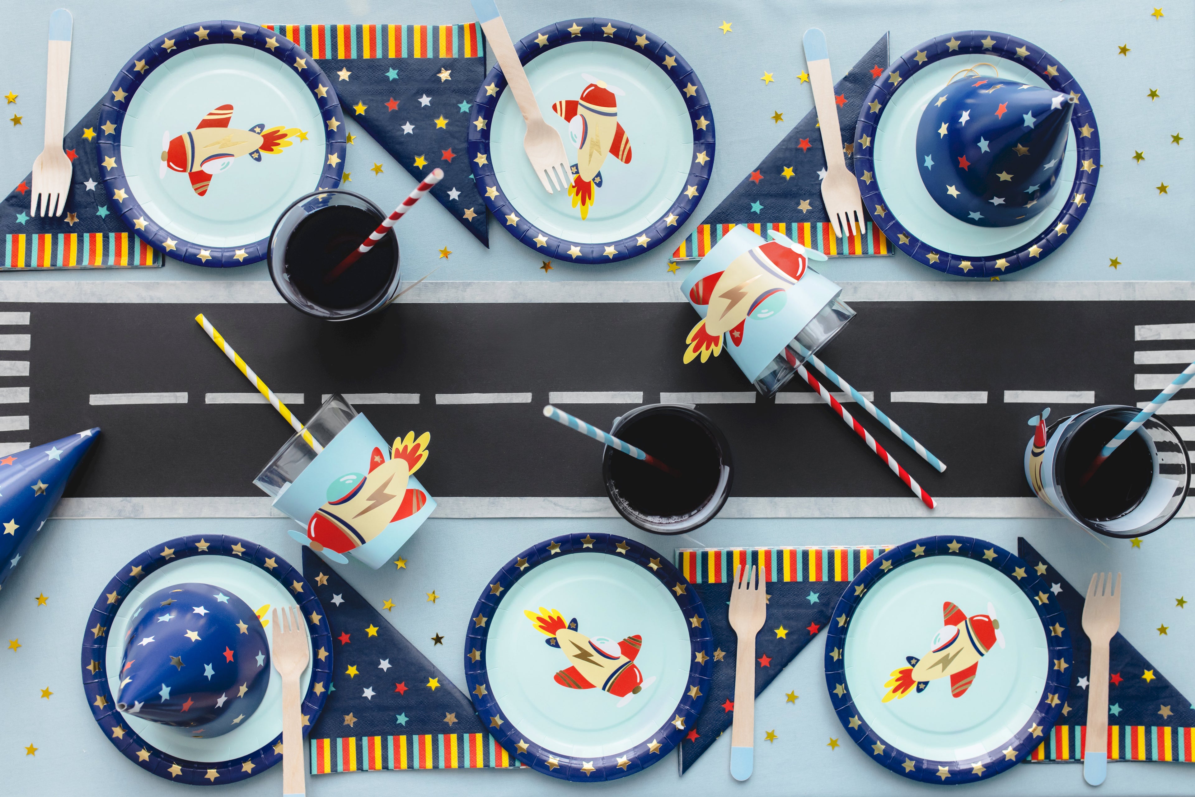 Flugzeug‑Becherdeckel – 6er Set | Aufsätze für Partybecher im Farbmix | DIY, ca. 23 × 9,5 cm (flach) | Kindergeburtstag & Reise‑Mottoparty