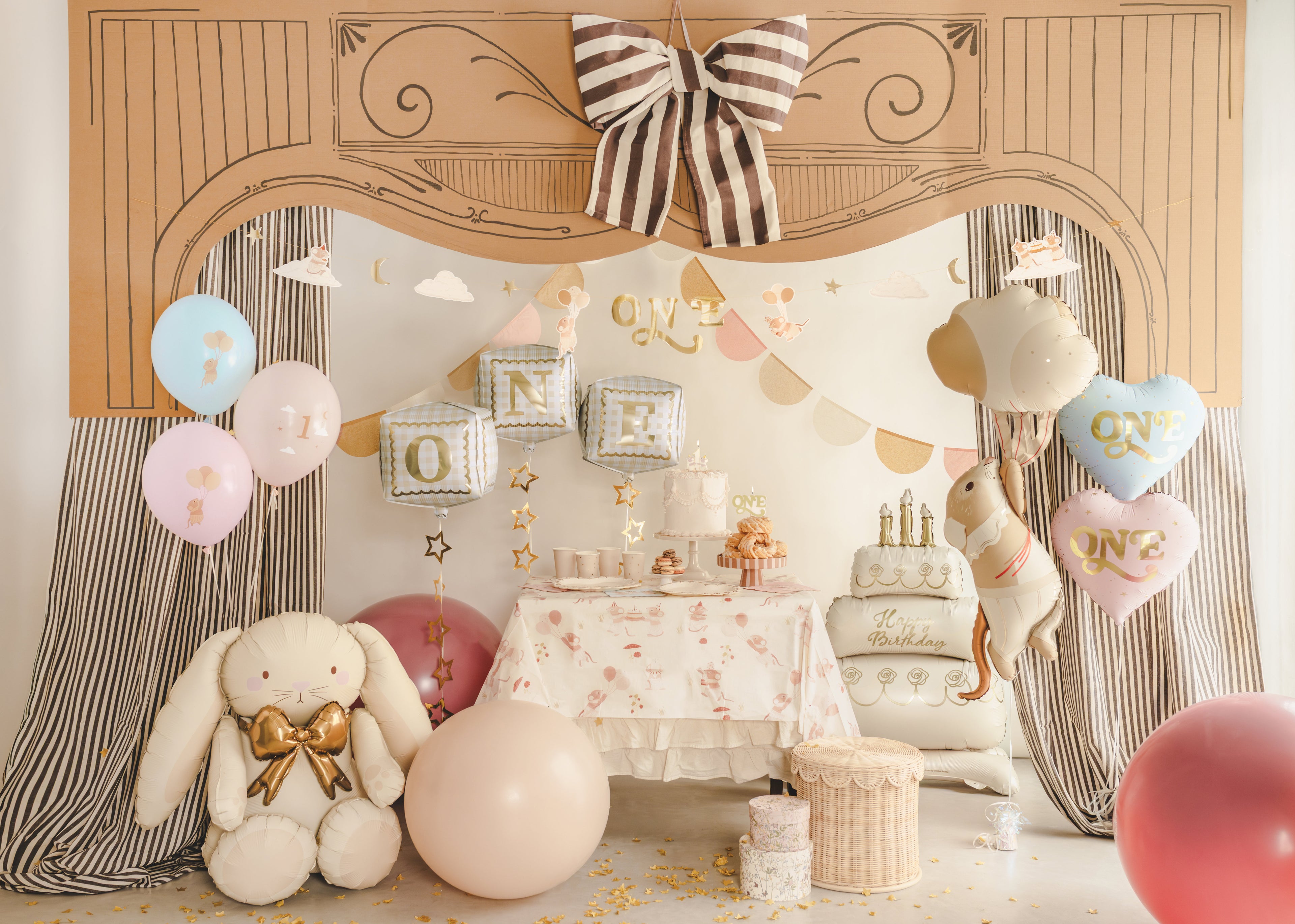 Papiertischdecke „Mäuse“ – 180 × 120 cm | Beigefarbene Einweg‑Tischdecke mit süßem Mäusemotiv | Kinderparty & Geburtstag