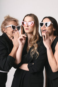 Herzförmige JGA‑Brille mit Perlen – Rosa oder Weiß | Partybrille für JGA, Bridal Shower & Fotos | Herzbrille Accessoire