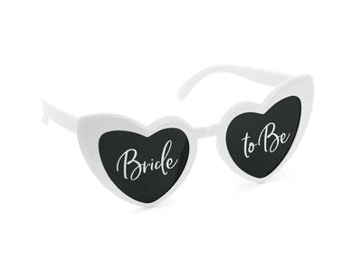 Herzbrille „Bride to Be“ – Weißer Schriftzug, schwarze Gläser | Partybrille für JGA & Bridal Shower | 14,8 × 6 × 13,5 cm