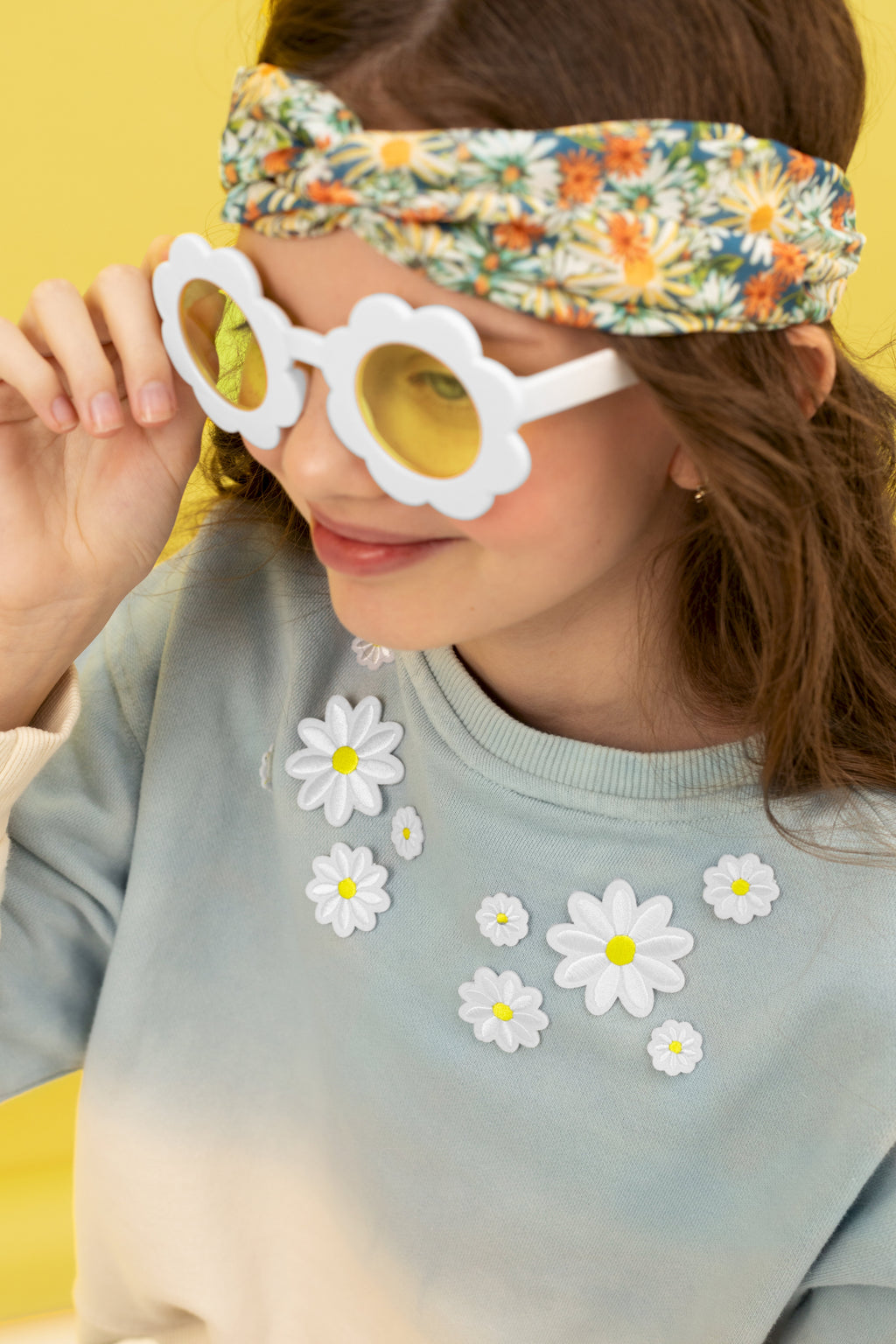 Gänseblümchen‑Brille Weiß – Partybrille mit gelben Gläsern | 13 × 6 × 13 cm | Festival, Sommerparty & Fotos