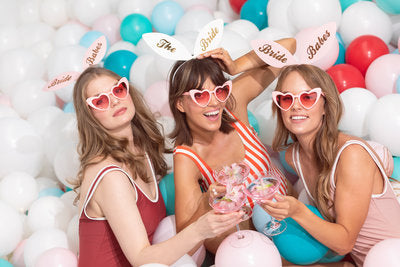 Bride Squad Stirnbänder Set – 6‑teilig | Haarreifen mit Ohren | 5× Rosa „Bride Babes“ & 1× Weiß „The Bride“ | JGA Accessoires