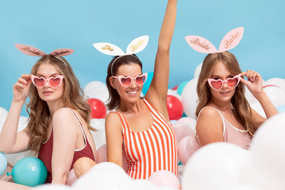 Bride Squad Stirnbänder Set – 6‑teilig | Haarreifen mit Ohren | 5× Rosa „Bride Babes“ & 1× Weiß „The Bride“ | JGA Accessoires