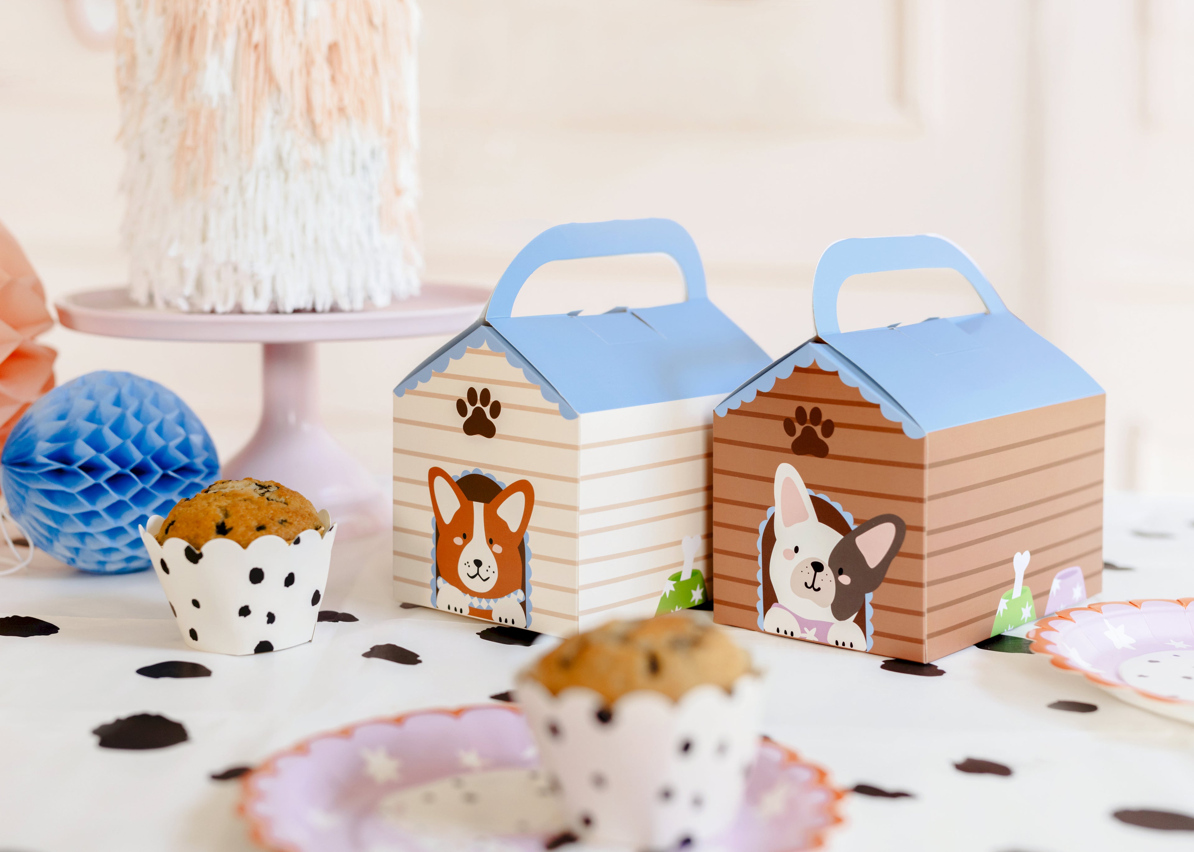 Deko‑Tortenschachteln „Hundehütte“ – 2 Boxen im Hundehaus‑Design | 15,5 × 10 × 16 cm | Geschenk‑ & Kuchenboxen für Kinderparty