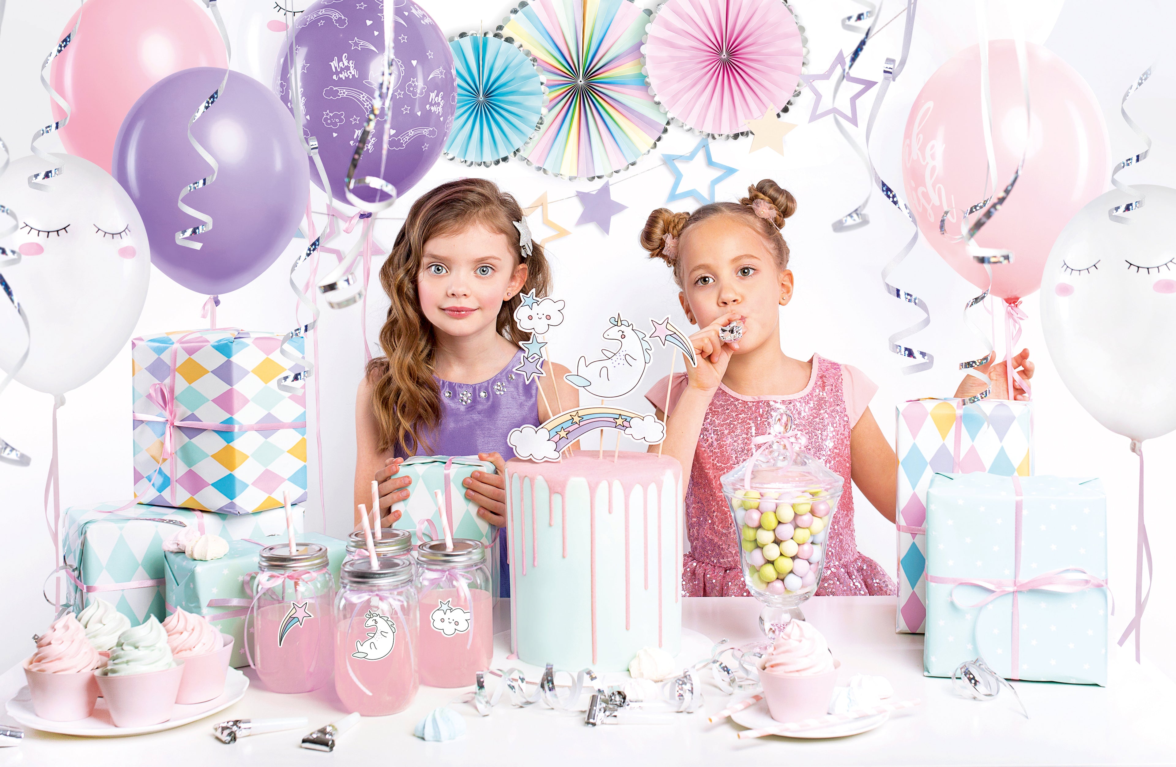 Partydekorationsset „Einhorn“ – Komplett‑Kit für Kindergeburtstag | Girlande, Cake‑Topper, Rosetten, Strohhalme, Luftballons, Pfeifen, Sticker, Luftschlangen & Satinband