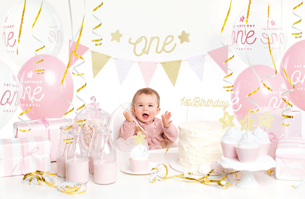 Partydekorationsset „1. Geburtstag“ – Gold & Rosa | Komplett‑Kit: Banner „One“, Girlande, Cupcake‑Deko & ‑Förmchen, Cake‑Topper, Strohhalme, Luftballons, Luftschlangen & Satinband