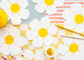 Gänseblümchen-Servietten 16 x 16,5 cm - 12 weiße Papierservietten mit buntem Blumenmuster für Geburtstag und Sommerparty