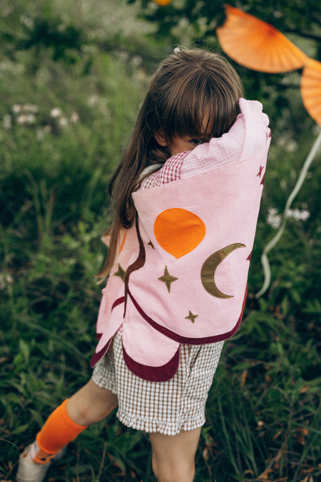 Mädchenkostüm „Motte“ – Flügel‑Cape für Kinder 3–7 Jahre | Leichtes Verkleidungs‑Set in Farbmix für Fasching, Party & Fotos