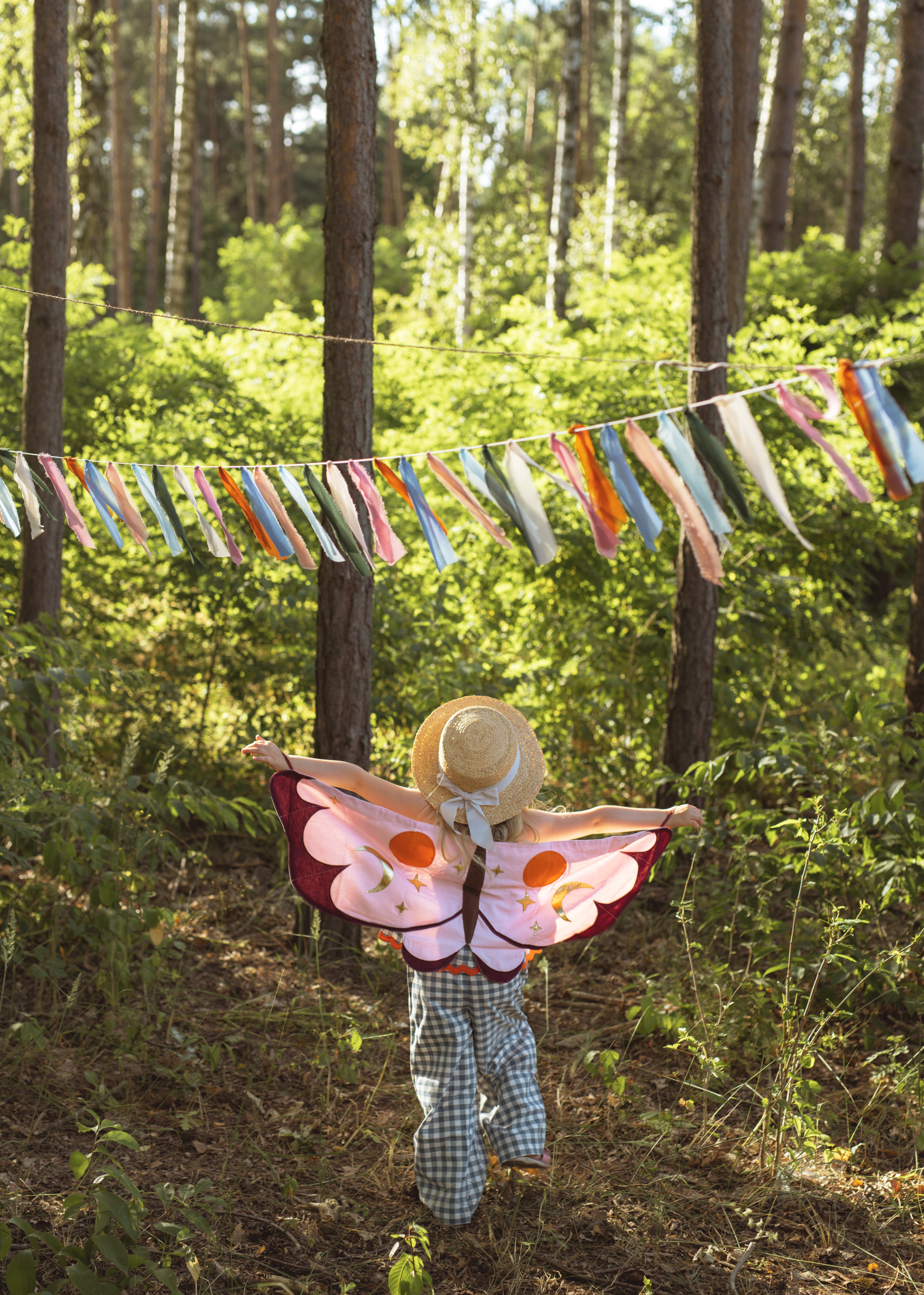 Mädchenkostüm „Motte“ – Flügel‑Cape für Kinder 3–7 Jahre | Leichtes Verkleidungs‑Set in Farbmix für Fasching, Party & Fotos