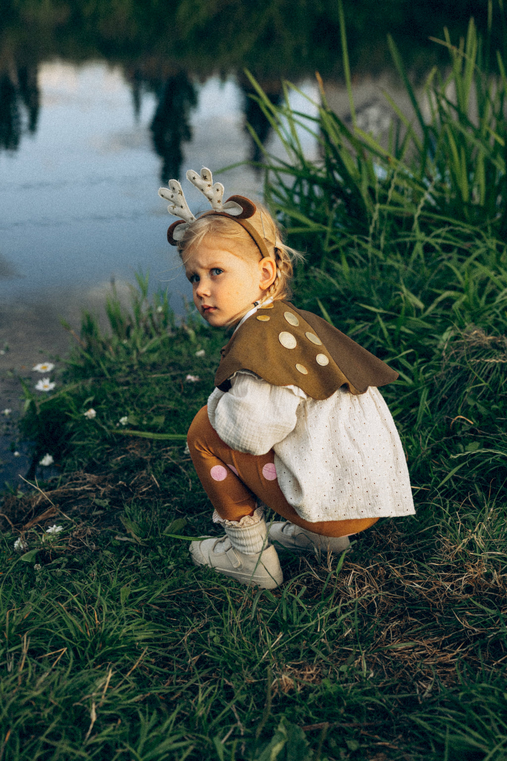 Mädchen Reh‑Kostüm – 3‑tlg. Set aus Leggings, Cape/Halskragen & Haarreif | 3–5 Jahre | Hirsch Outfit für Fasching & Kinderparty