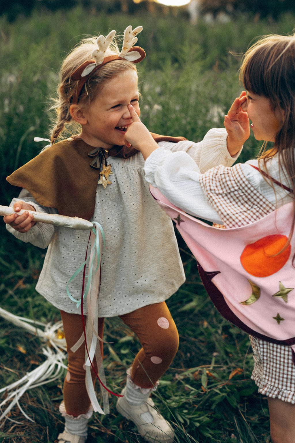 Mädchen Reh‑Kostüm – 3‑tlg. Set aus Leggings, Cape/Halskragen & Haarreif | 3–5 Jahre | Hirsch Outfit für Fasching & Kinderparty