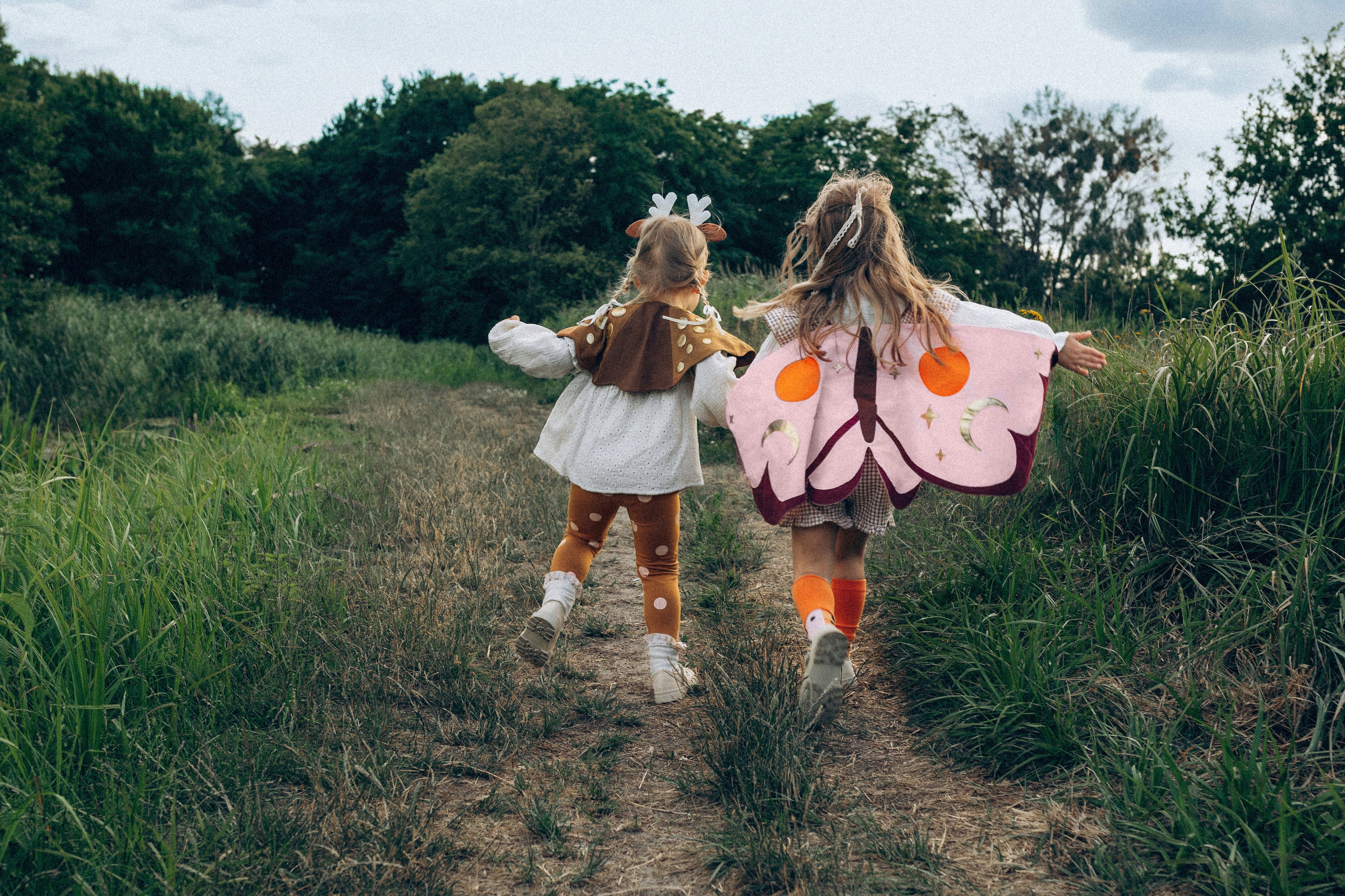 Mädchen Reh‑Kostüm – 3‑tlg. Set aus Leggings, Cape/Halskragen & Haarreif | 3–5 Jahre | Hirsch Outfit für Fasching & Kinderparty