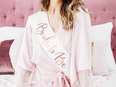 Bride to be Schärpe & Team Bride Schärpe – Satin Weiß mit roségoldenem Metallic‑Print | 75 × 10 cm | JGA , Bridal Shower Accessoires