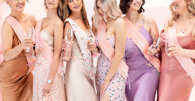 Braut & Bridesmaid Schärpen Set – 6‑teilig | Papierschärpen in Weiß und Rosa | JGA Accessoires | Bride to Be und Bridesmaid | 76 cm