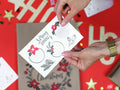 Fröhliche Weihnachtsgeschenktüten aus Kraftpapier – 3er Set inkl. Aufkleber | 25 × 11 × 27 cm | Nachhaltige Xmas Geschenkverpackung