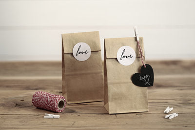 Kraftpapiertüten für Süßigkeiten – 6 Geschenk- & Mitgebsel-Tüten inkl. „Love“-Aufkleber | 8 × 18 × 6 cm | Party, Hochzeit, Gastgeschenke
