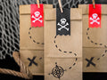 Piraten Süßigkeitentüten Set – 6 Kraftpapier-Mitgebseltüten inkl. Aufkleber | 8 × 18 × 6 cm | Piratenparty, Kindergeburtstag, Partybags