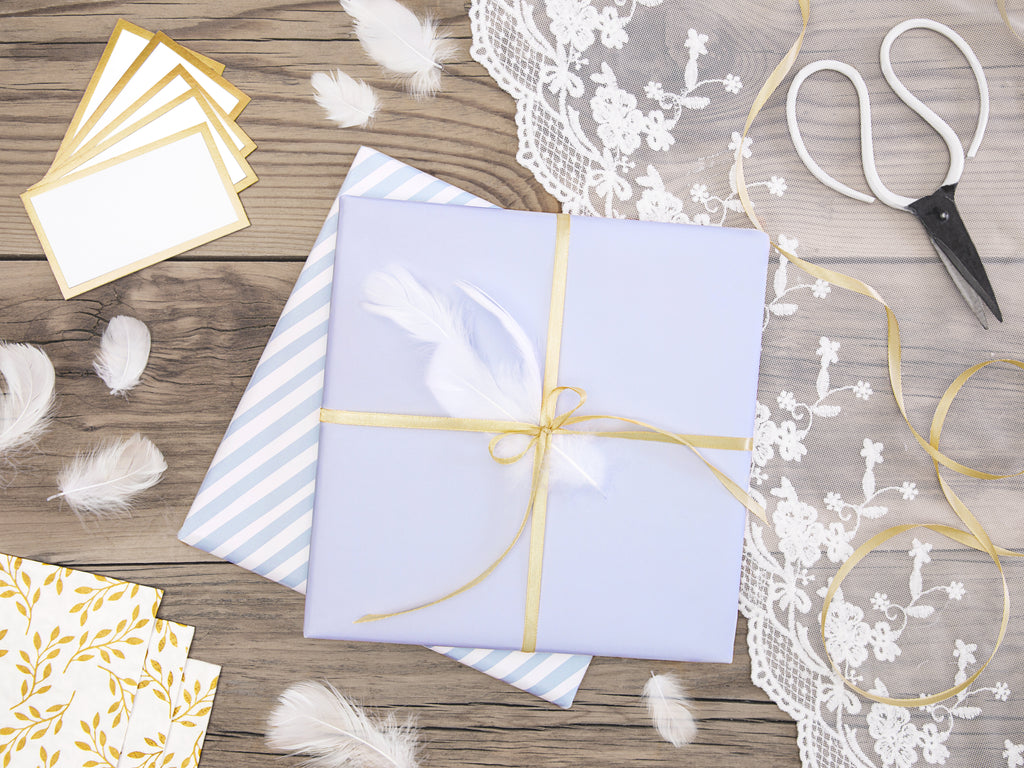 Tischkarten Weiß mit Goldrand – 10er Set | Platzkarten 9,5 × 5,5 cm für Hochzeit, Gala & Festtafel