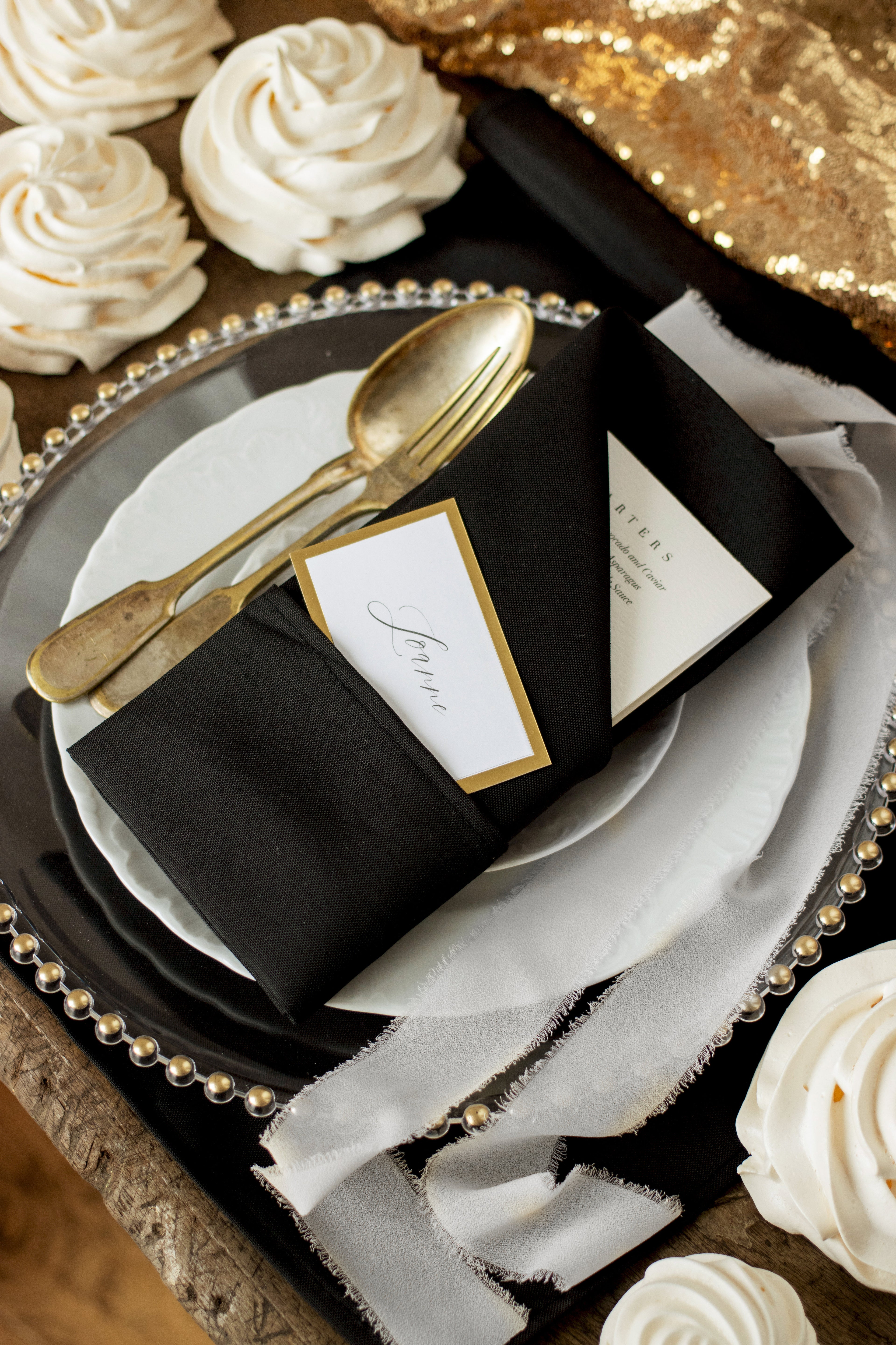 Tischkarten Weiß mit Goldrand – 10er Set | Platzkarten 9,5 × 5,5 cm für Hochzeit, Gala & Festtafel