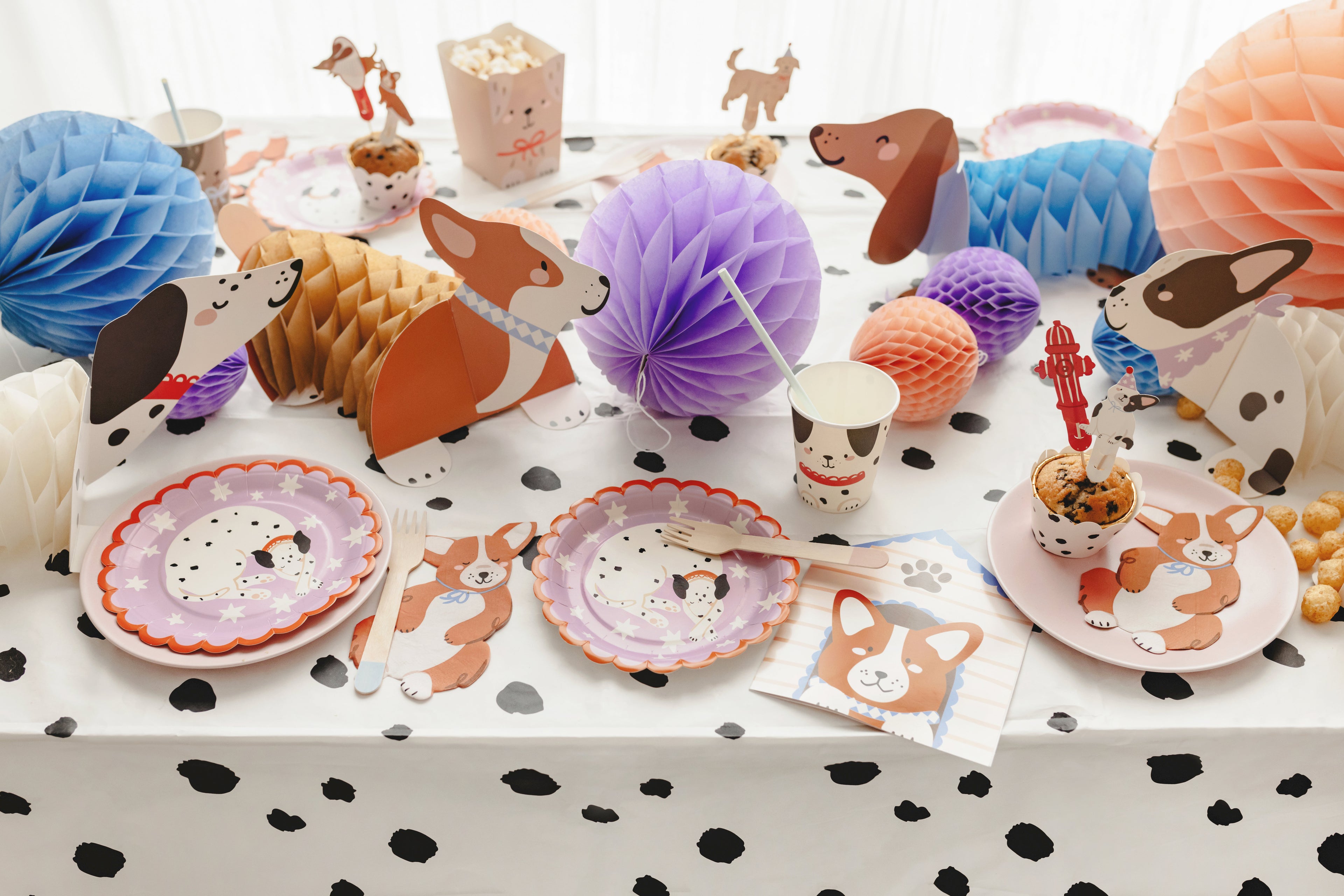 Waben‑Papierdekoration „Hunde“ – 4er Set | Selbstaufbau | Länge 30–34 cm, Höhe 16–18 cm | Party‑ & Kinderzimmer Deko