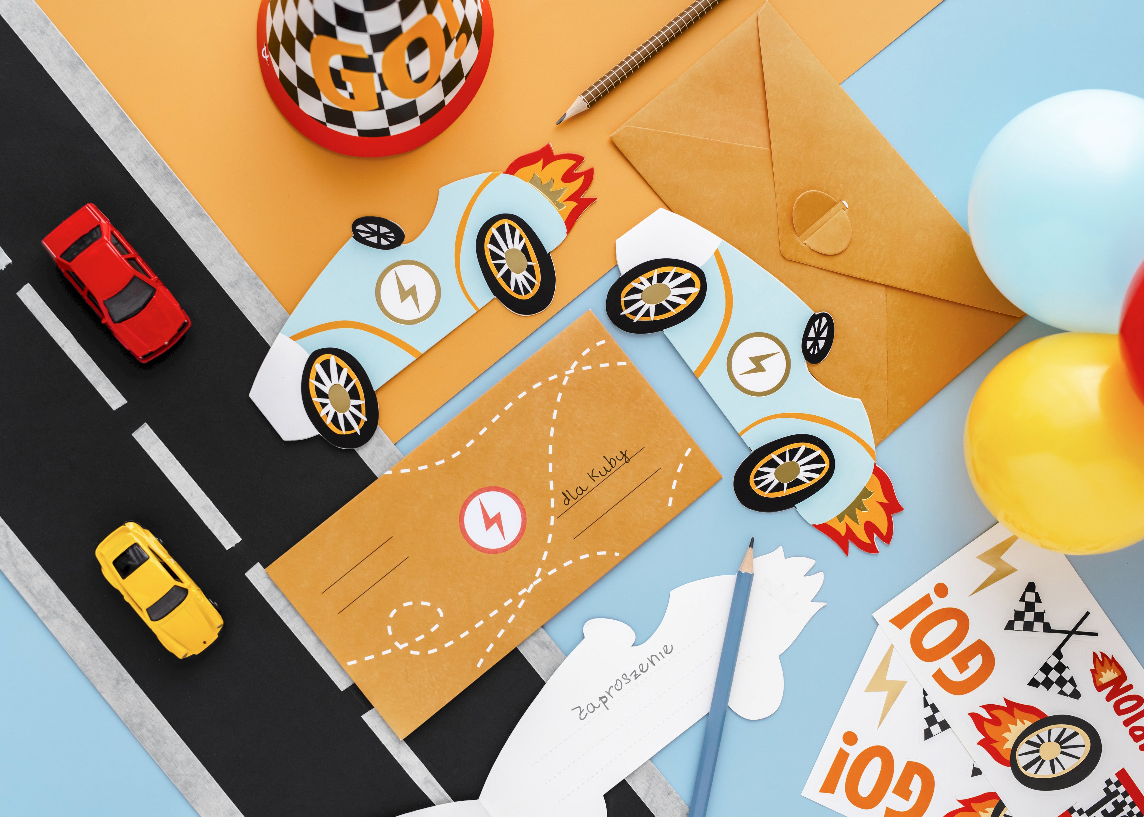 Auto‑Einladungen – 6er Set | Karten in Autoform inkl. Umschlägen | 18,8 × 8,4 cm | Kindergeburtstag & Renn‑Mottoparty